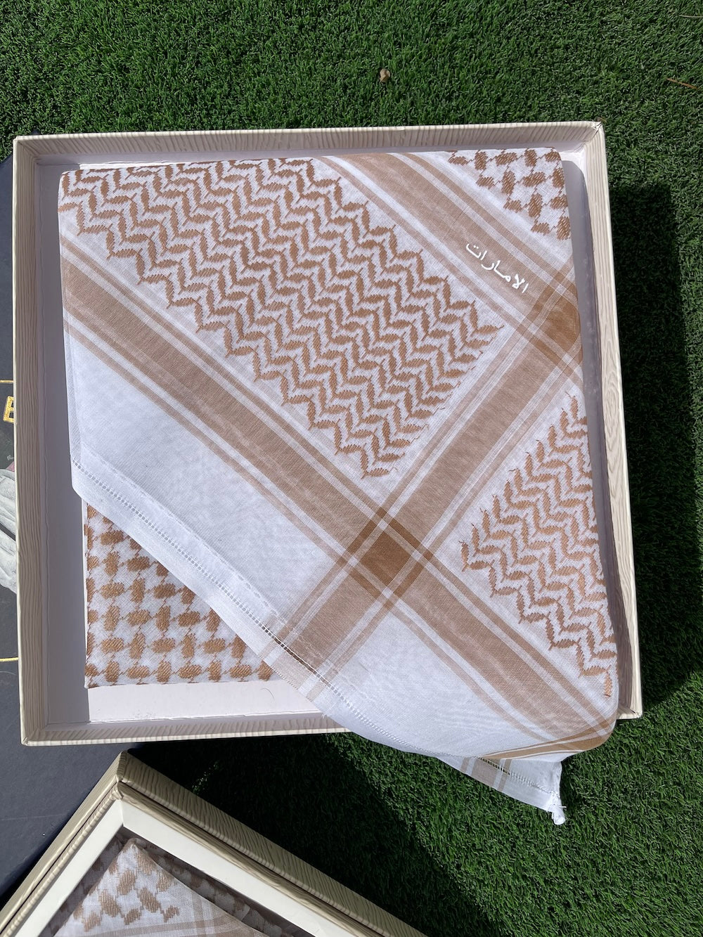 كوفية ذهبية فاخرة – وشاح قطني تقليدي متين