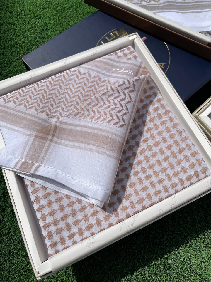 كوفية فاخرة باللون الذهبي الفاتح – وشاح قطني تقليدي متين مقاس 55 بوصة