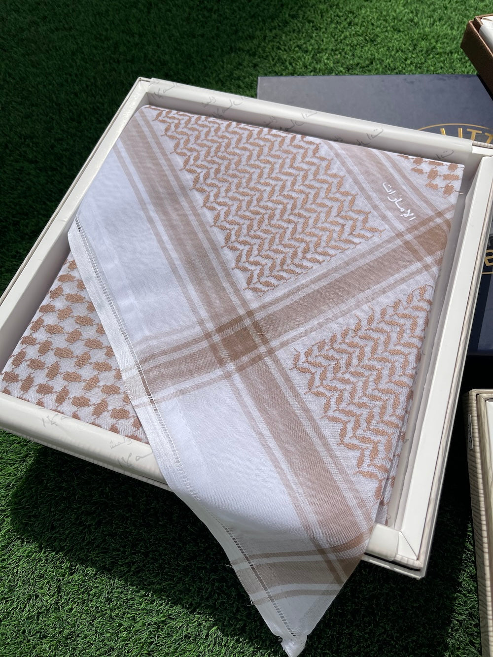 كوفية فاخرة باللون الذهبي الفاتح – وشاح قطني تقليدي متين مقاس 55 بوصة