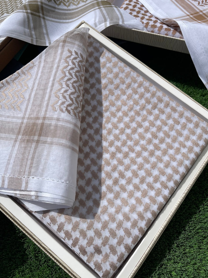 كوفية فاخرة باللون الذهبي الفاتح – وشاح تقليدي من القطن القاسي