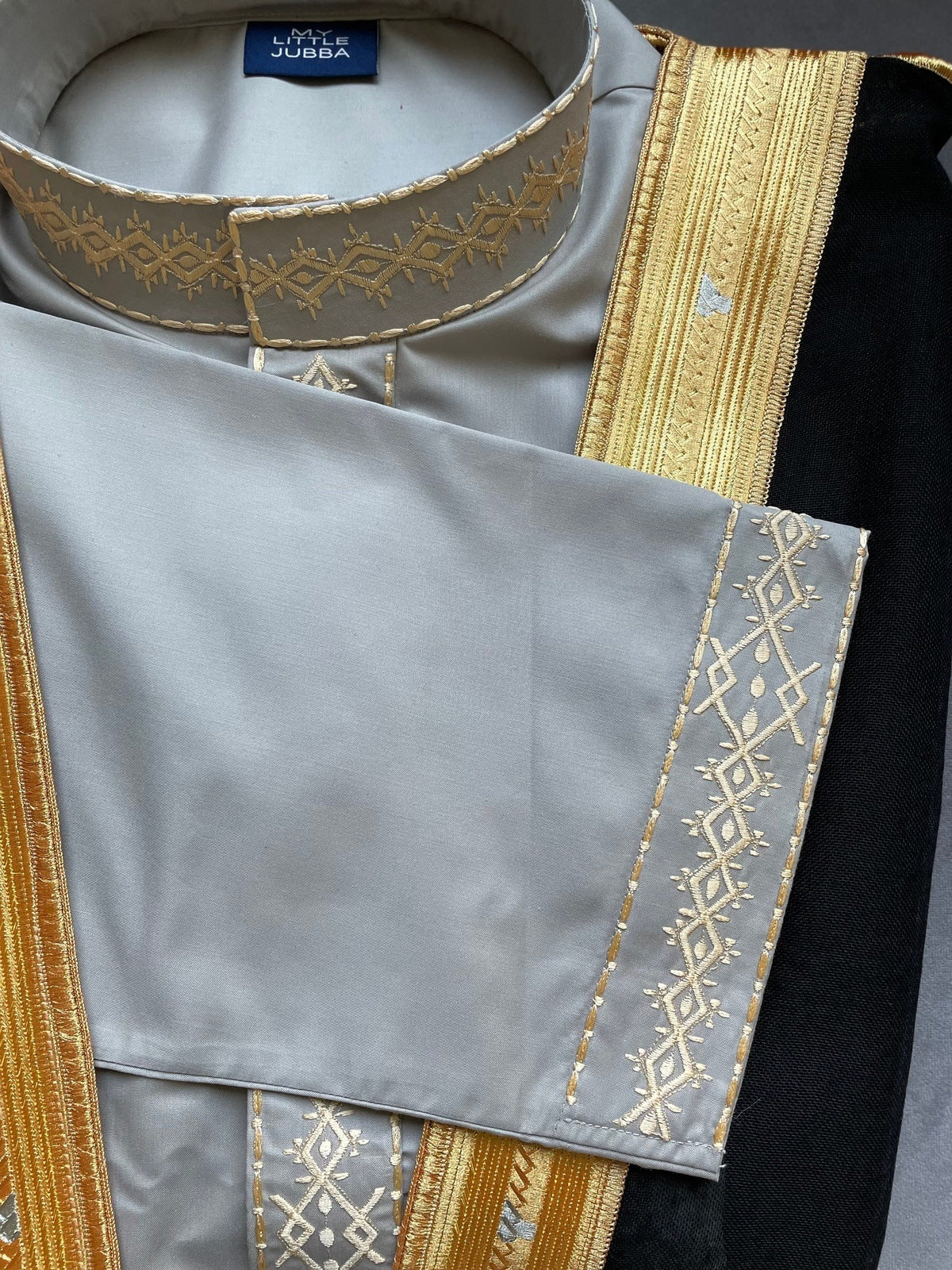 Mens Grey Thobe with Gold Embroidery 5 Pcs Set