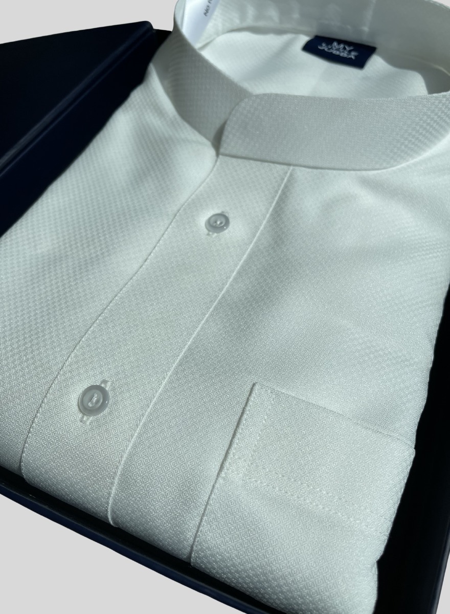 Mens Kuwaiti Diamond Embossed Thobe with Visible Buttons