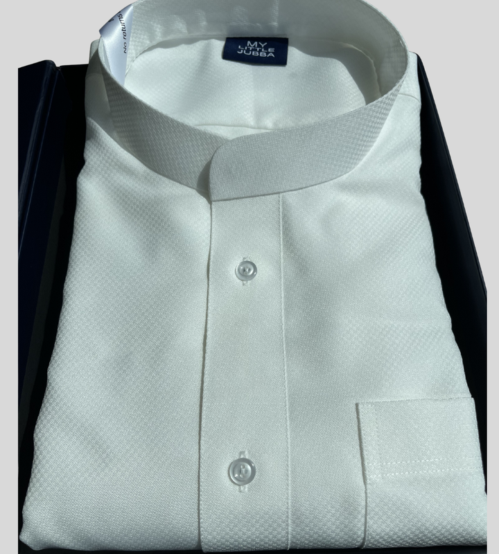 Mens Kuwaiti Diamond Embossed Thobe with Visible Buttons