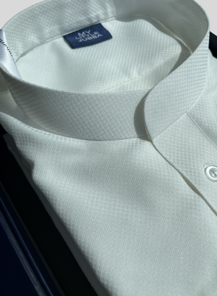 Mens Kuwaiti Diamond Embossed Thobe with Visible Buttons