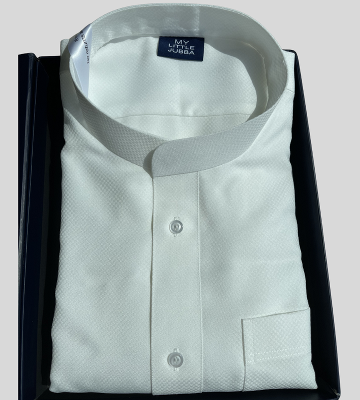 Mens Kuwaiti Diamond Embossed Thobe with Visible Buttons