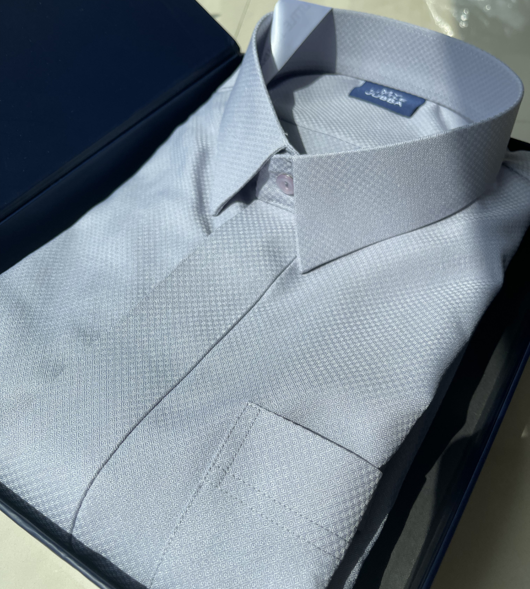 Mens Kuwaiti Diamond Embossed Thobe with Visible Buttons