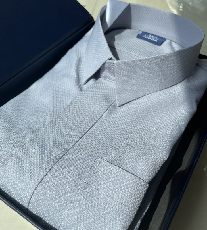 Mens Kuwaiti Diamond Embossed Thobe with Visible Buttons