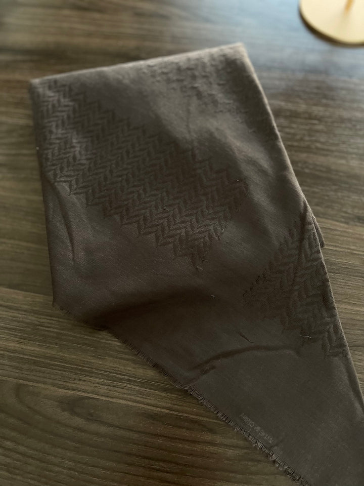 وشاح كوفية بني كلاسيكي للجنسين