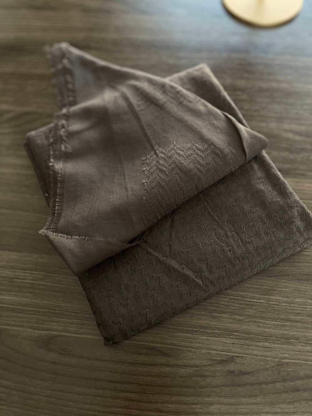 وشاح كوفية بني كلاسيكي للجنسين