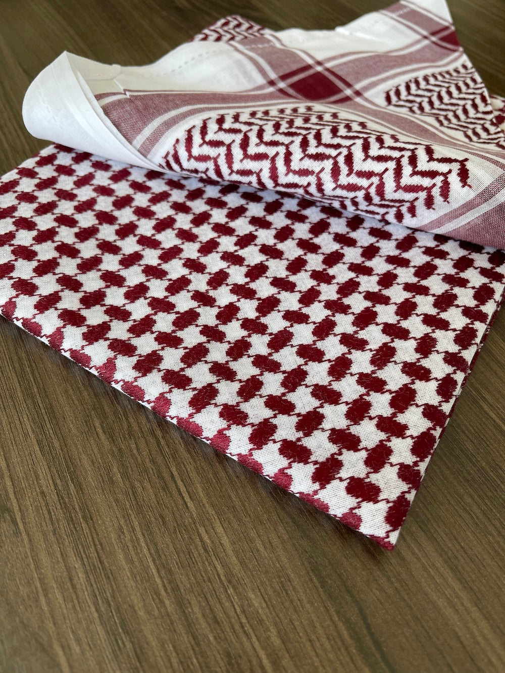 وشاح كوفية شماغ فاخر للجنسين باللونين الأحمر والأبيض