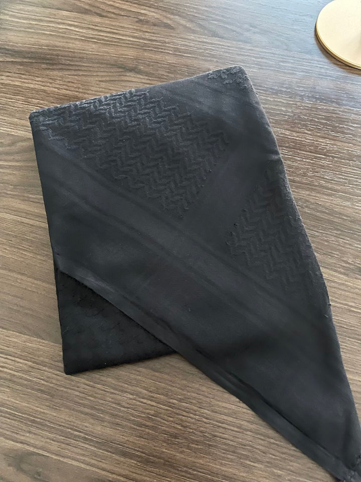 وشاح كوفية أسود كلاسيكي للجنسين