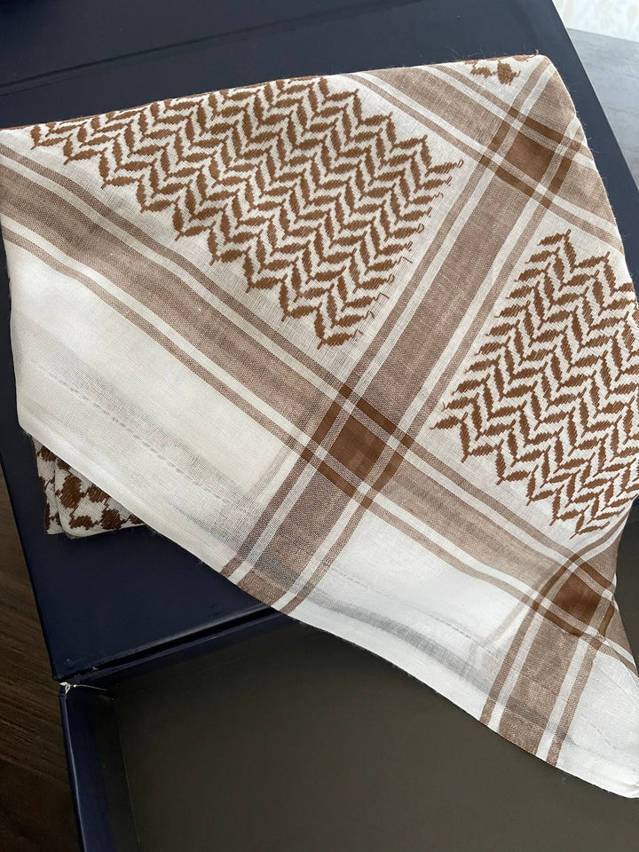 وشاح كوفية كلاسيكي بني وأبيض للجنسين