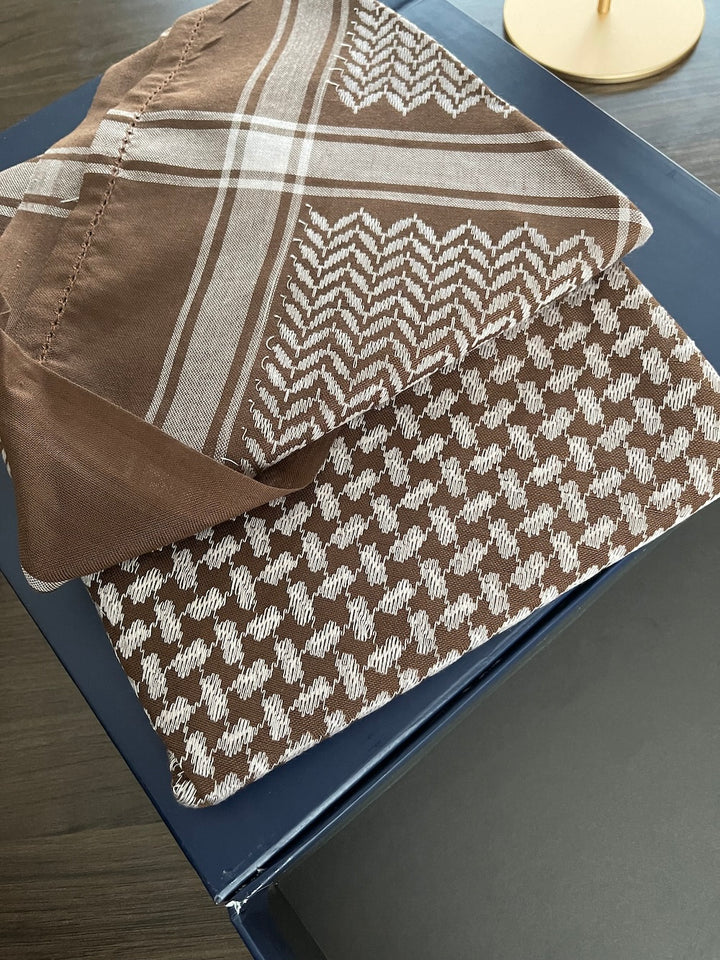 وشاح كوفية كلاسيكي بني وفضي للجنسين