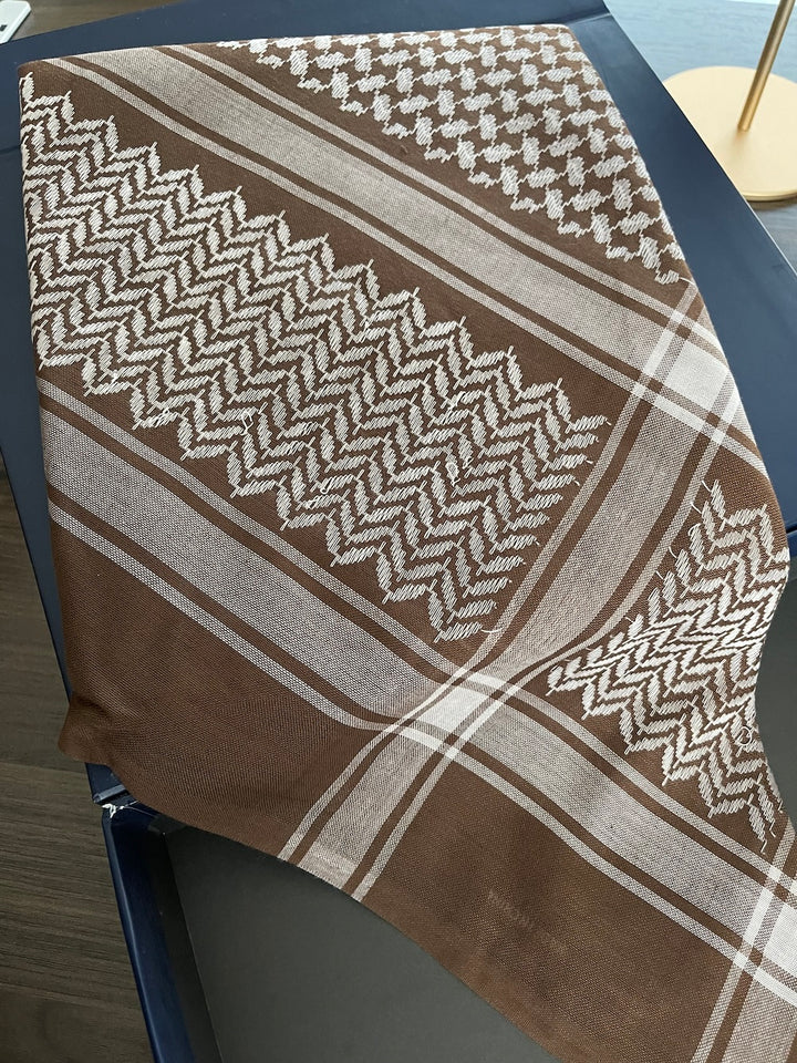 وشاح كوفية كلاسيكي بني وفضي للجنسين