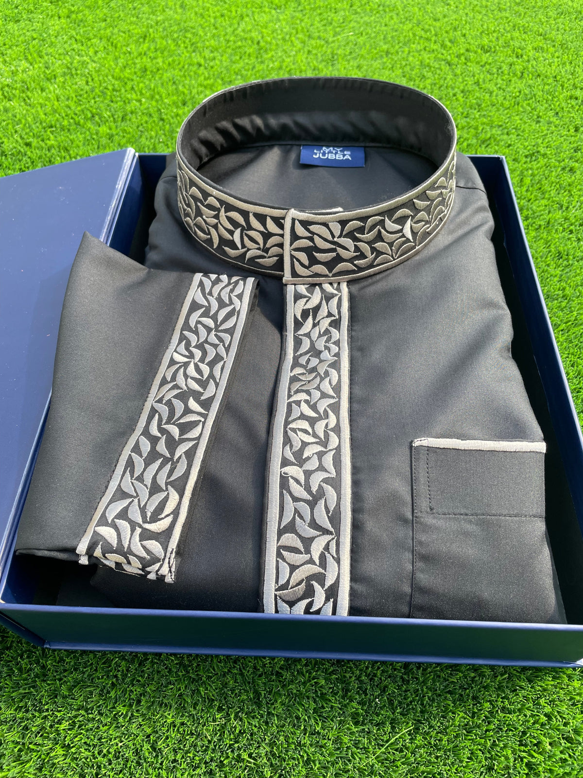 Mens Black Saudi Thobe with Silver Embroidery