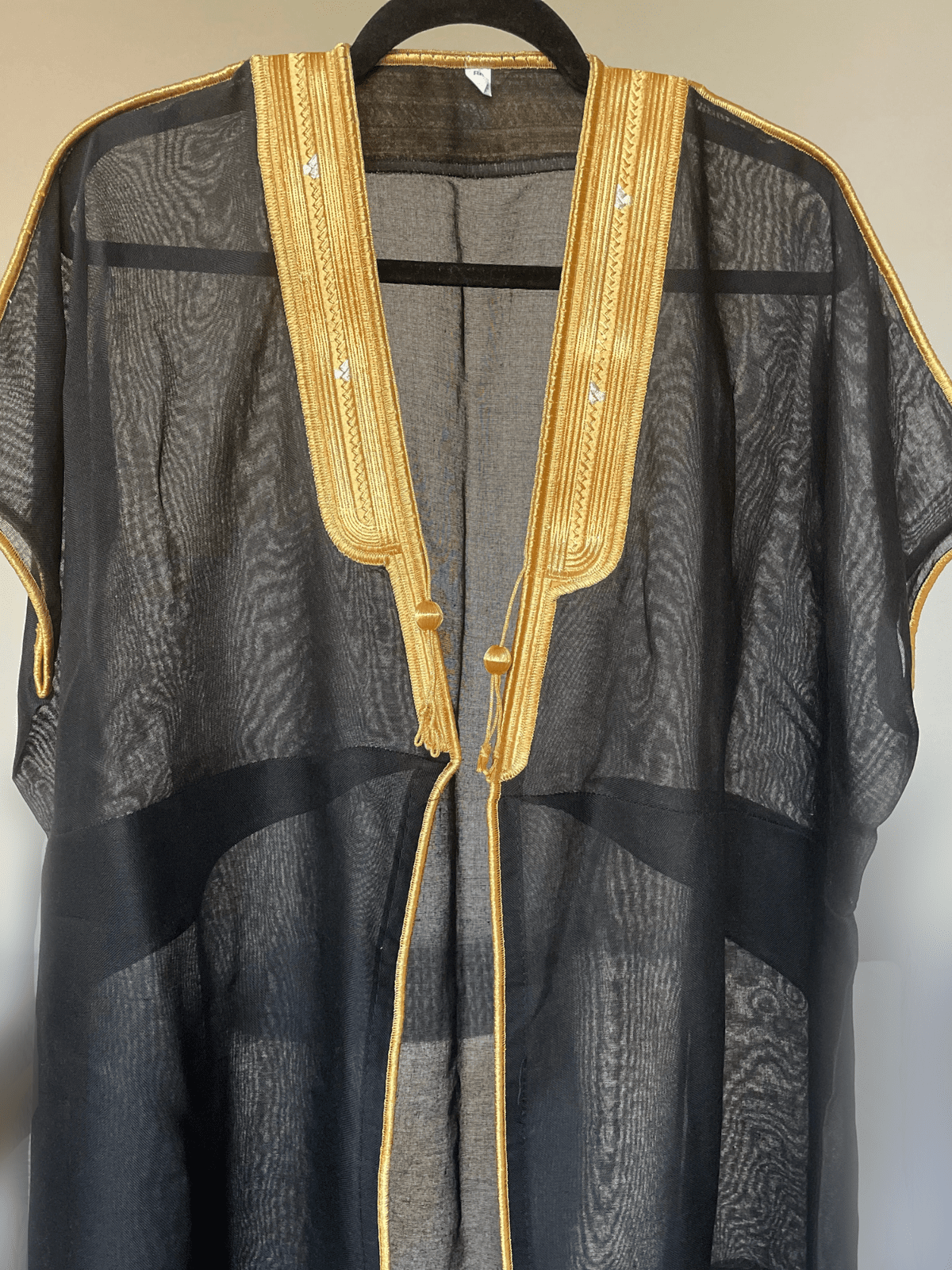 black-bisht -bisht-cloak-arab-clothing